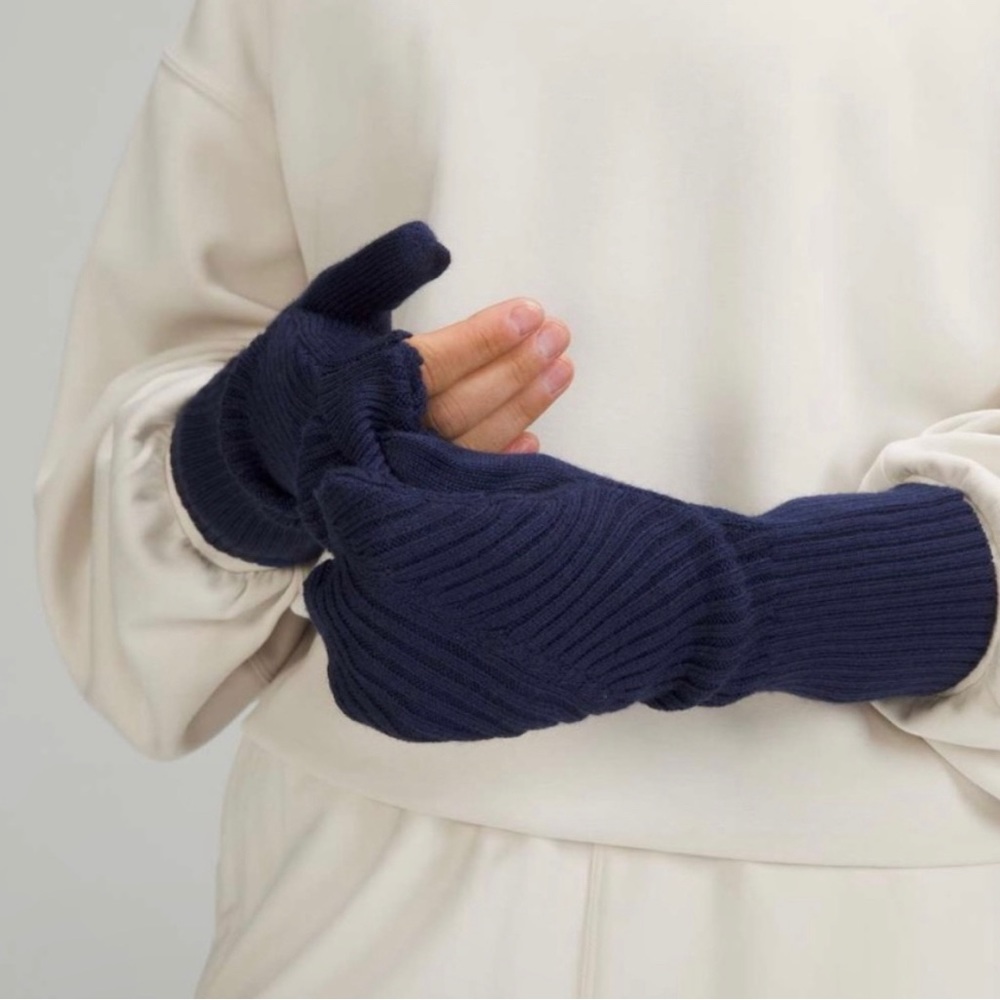 Lululemon Women’s Twist Knit Mittens Blue NWT XS/S